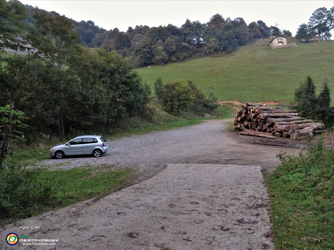 97 Rientro al parcheggio di Capo Foppa .JPG